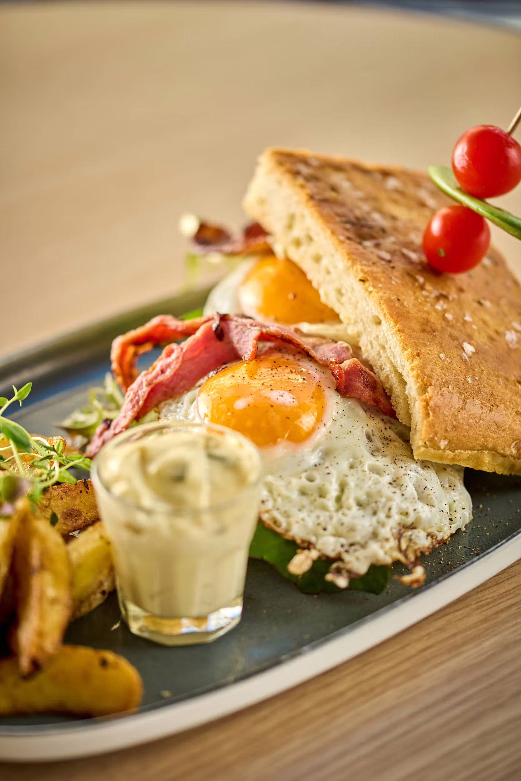 Smorbrod stekt egg — Nazar Café-Bar