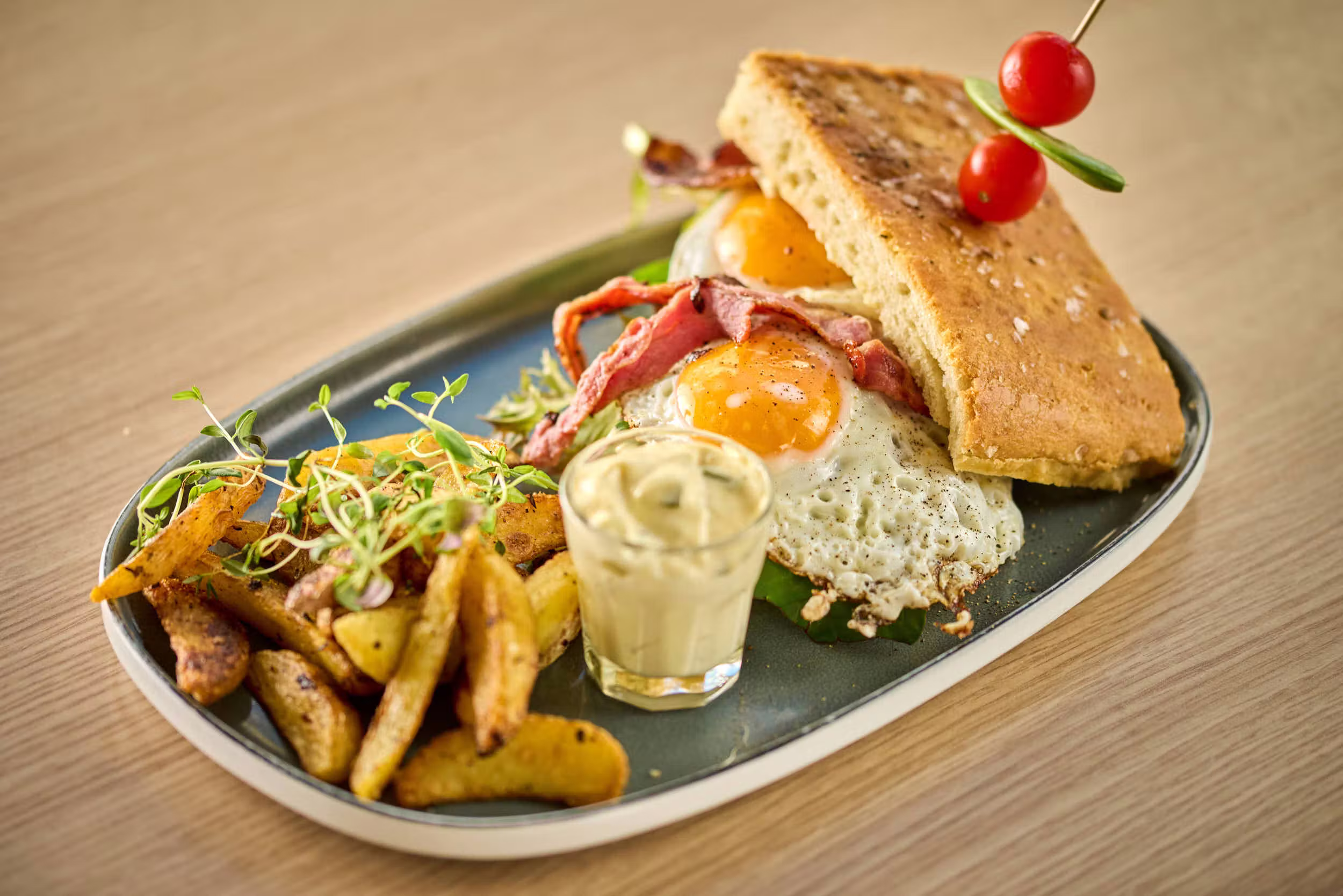 Smorbrod stekt egg — Nazar Café-Bar
