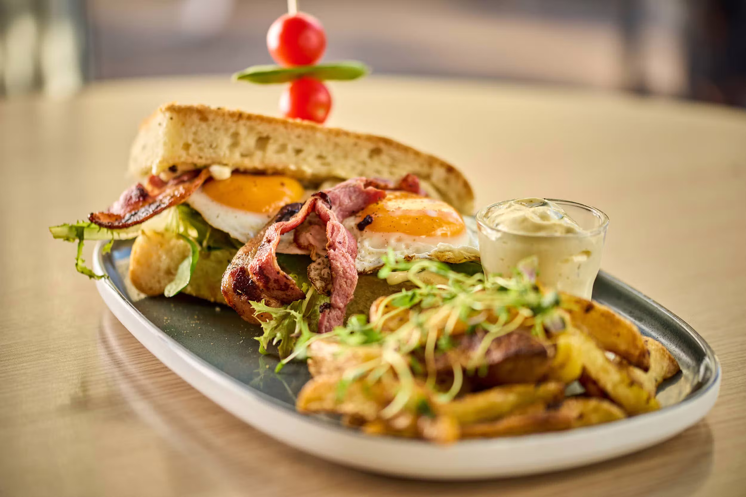 Smorbrod stekt egg — Nazar Café-Bar