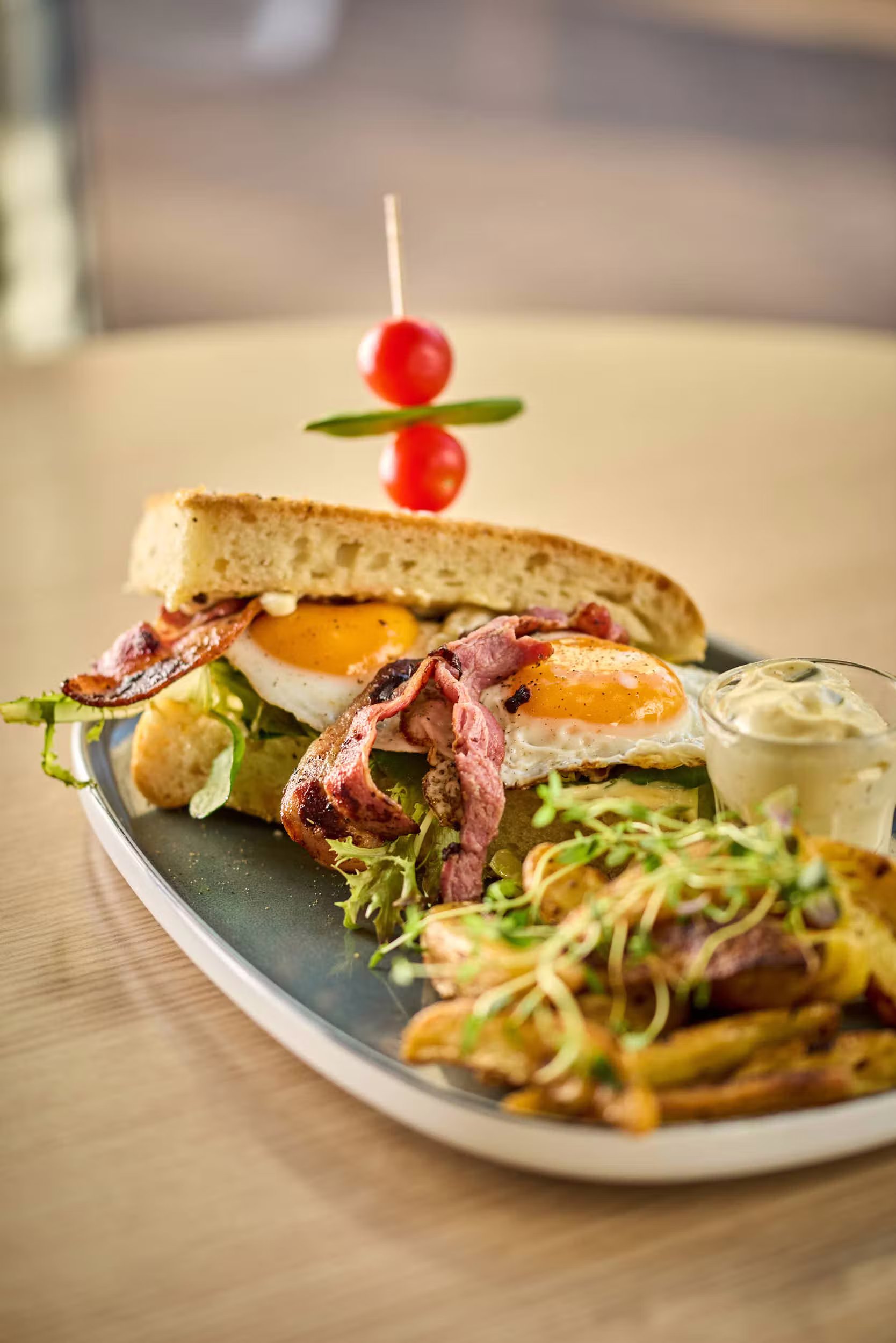 Smorbrod stekt egg — Nazar Café-Bar