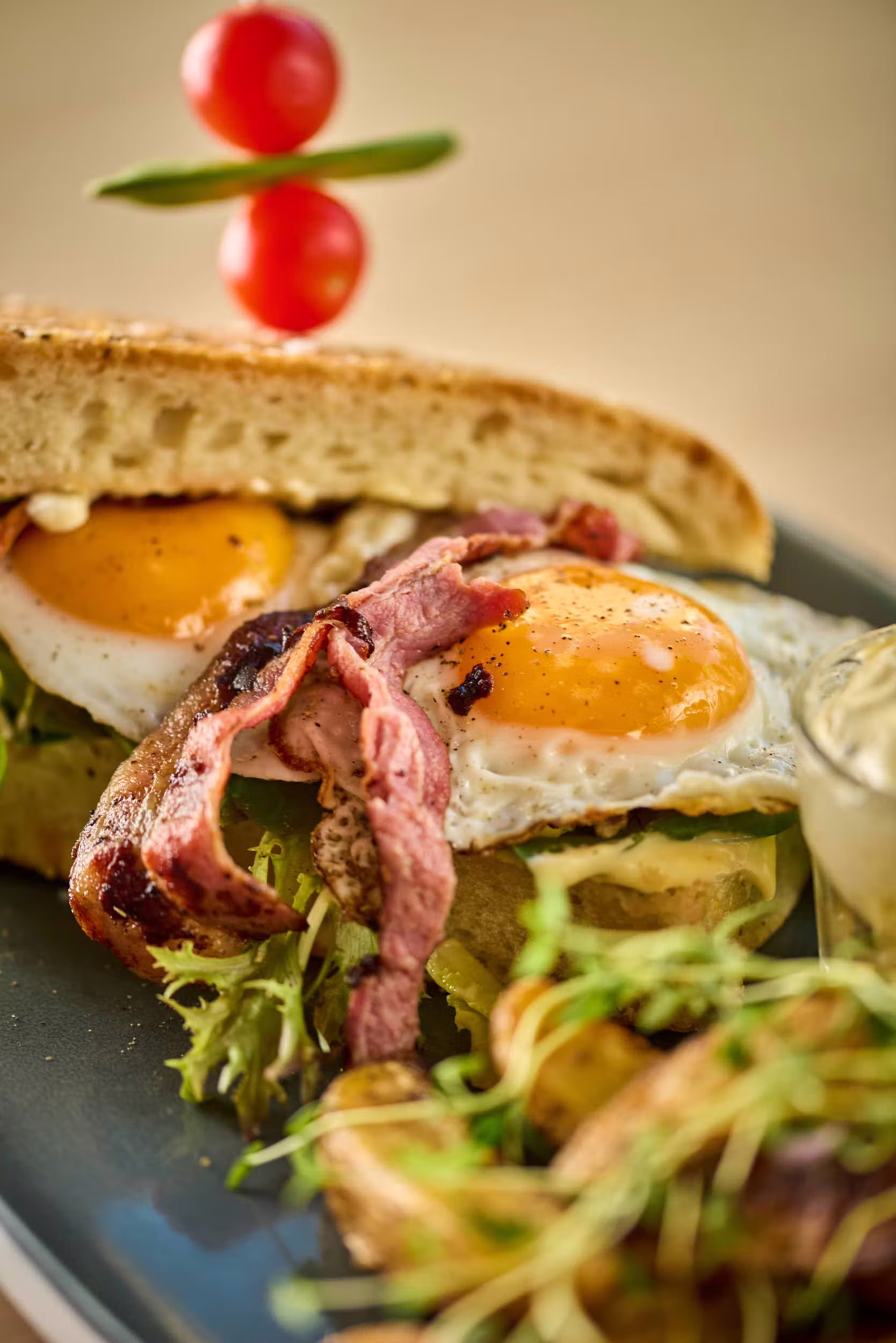 Smorbrod stekt egg — Nazar Café-Bar