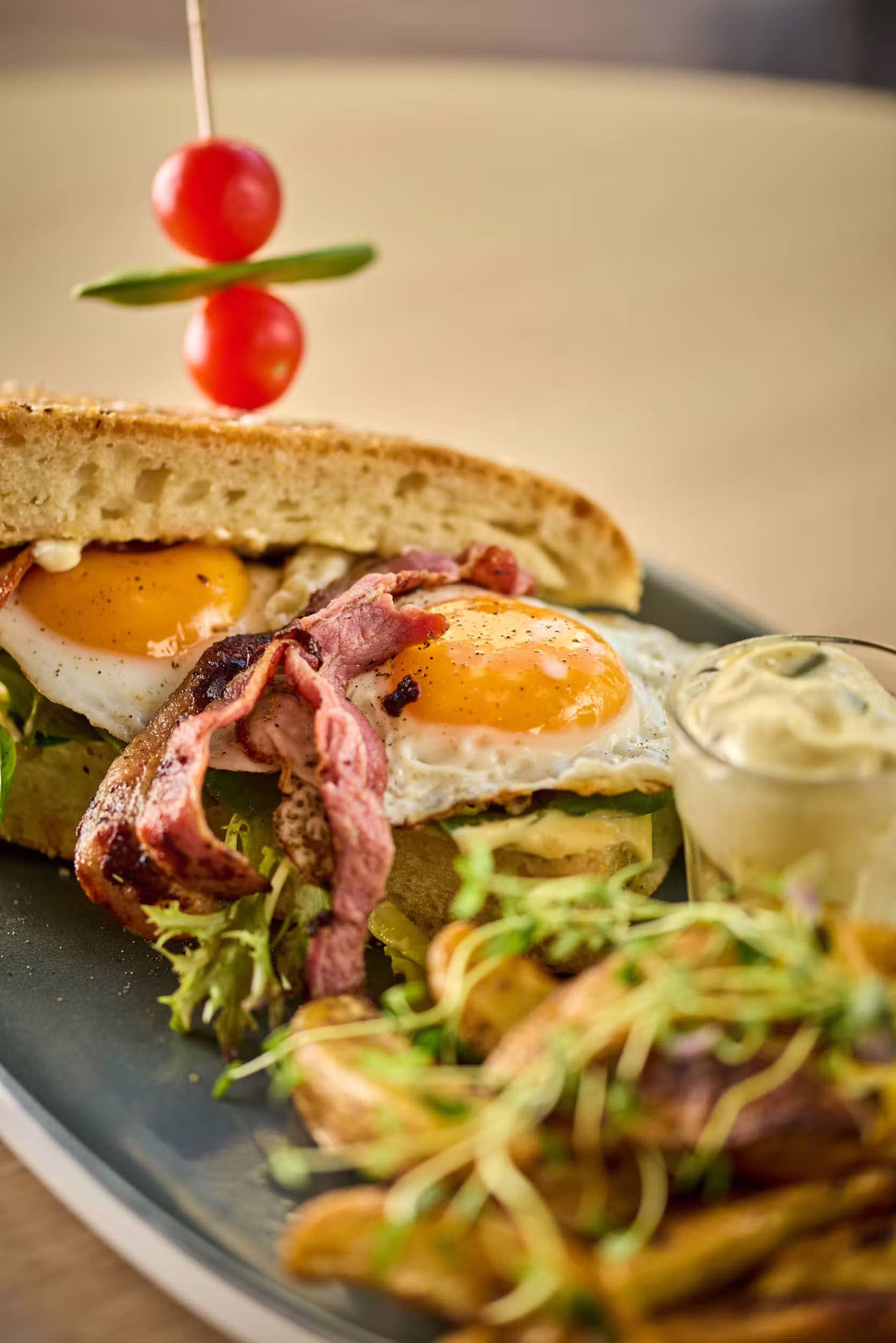 Smorbrod stekt egg — Nazar Café-Bar