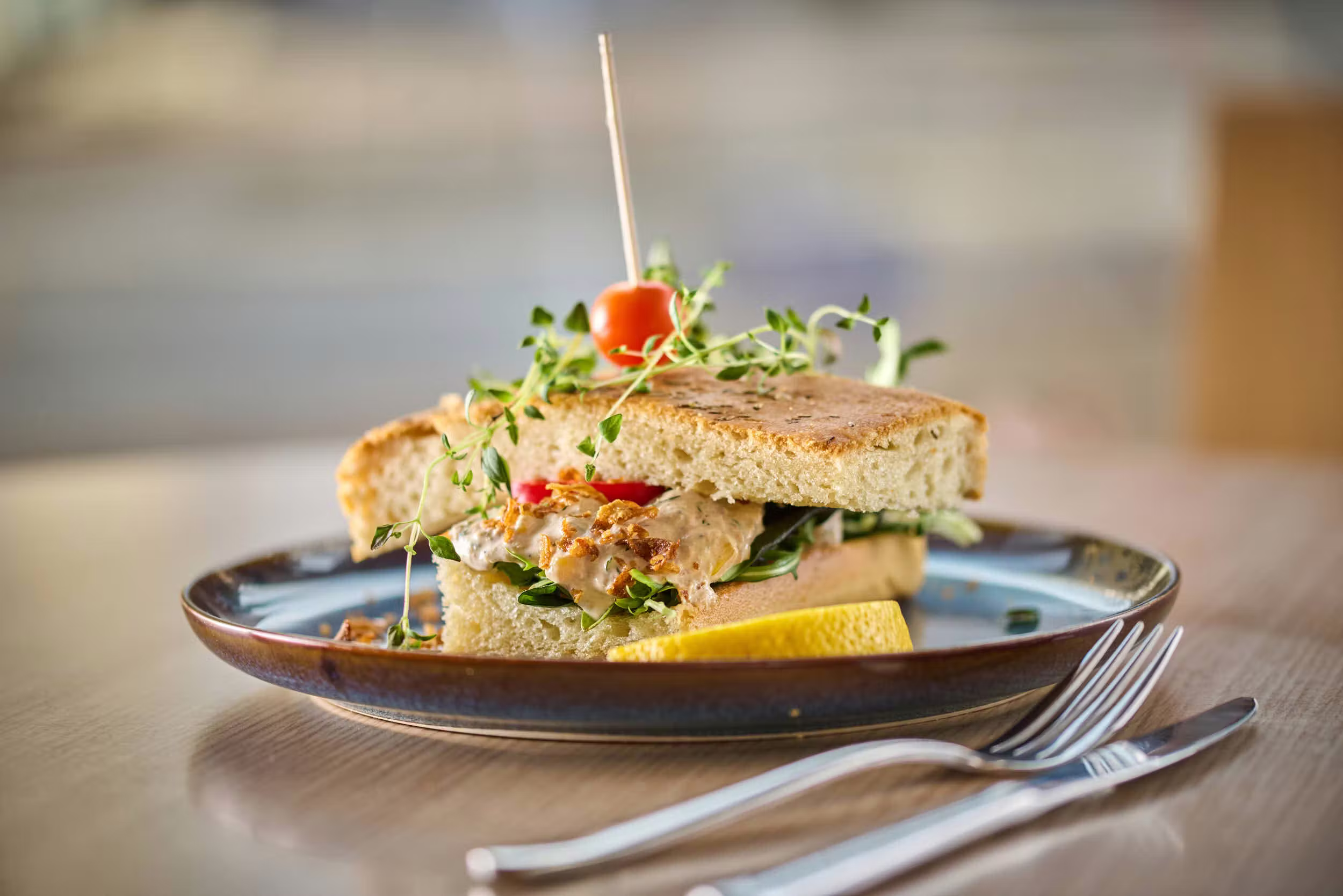 Tunfisksmorbrod focaccia — Nazar Café-Bar